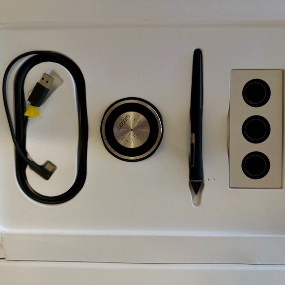 Wacom Intuos Pro 12.2 Inches Graphic Tablet (Never Used, Open Box) - PTH660 - Picture 5 of 6